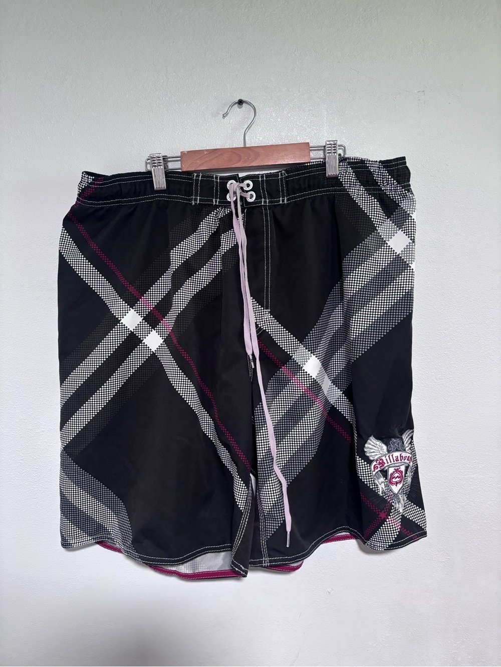 Vintage Y2K Billabong Black Plaid Swim Shorts with Pink Drawstring